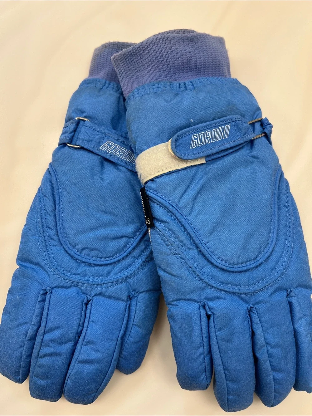 3 pairs of ski/snowboarding gloves